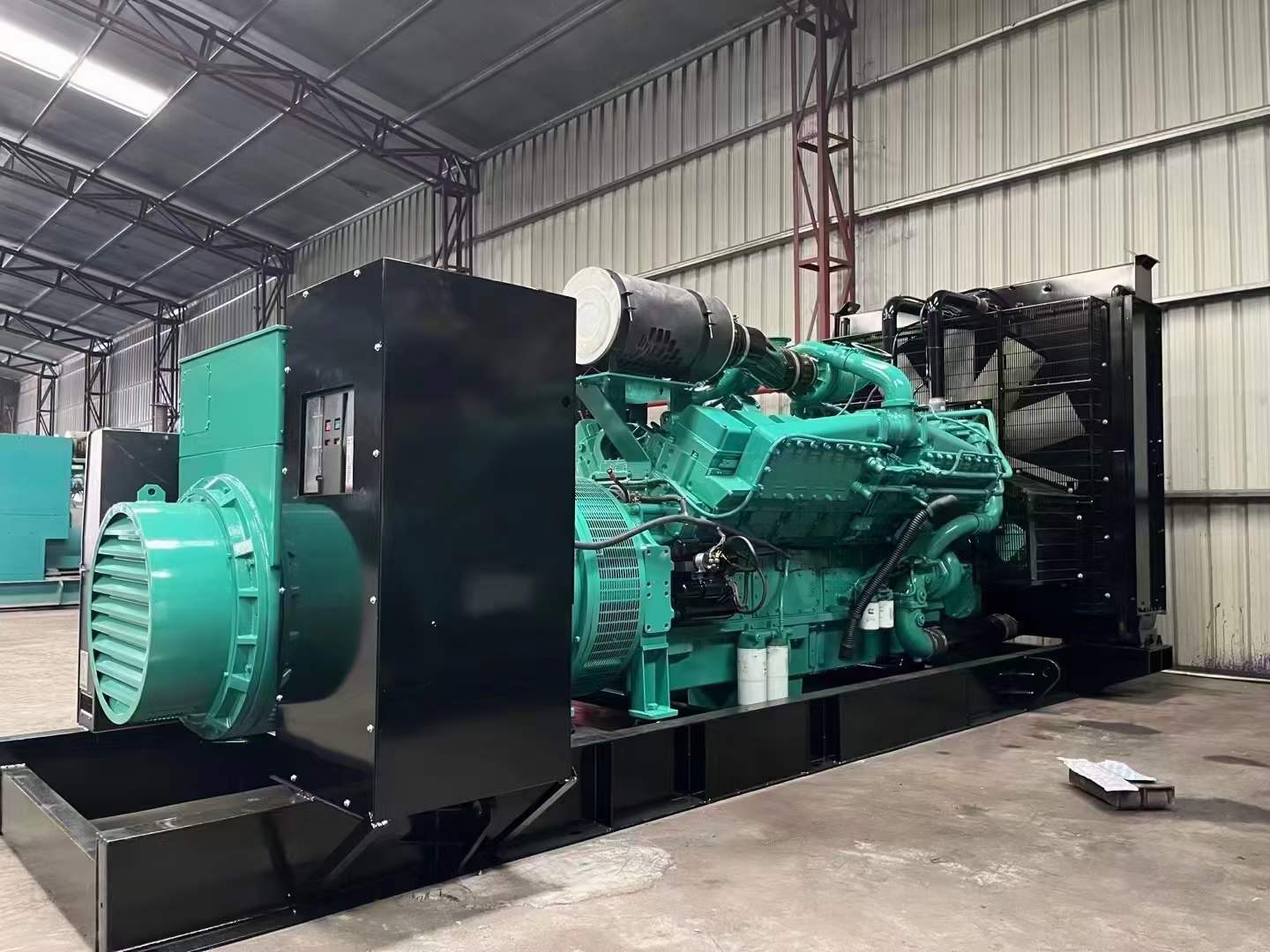 鹰手营子矿如何降低 800kW 柴油发电机输出电流的波动?
