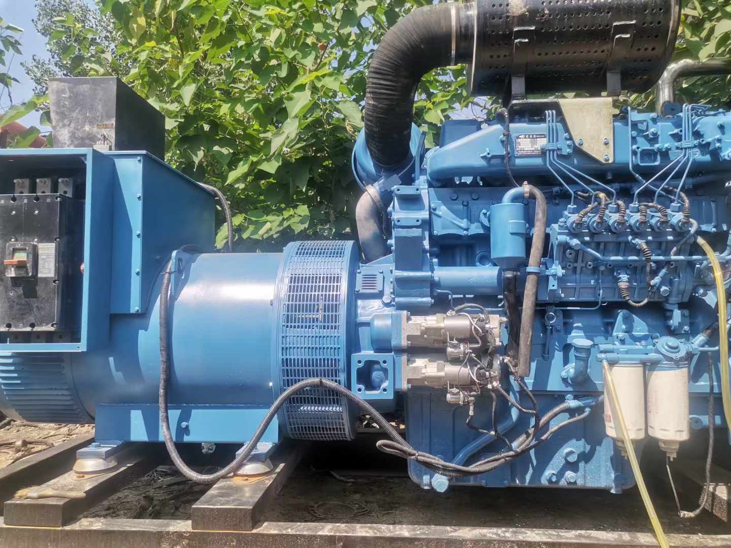 鹰手营子矿详细说明降低 800kW 柴油发电机输出电流波动的方法