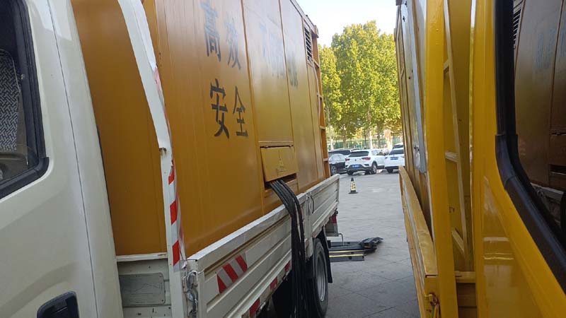 鹰手营子矿如何判断柴油发电机组和UPS电源的切换时间是否符合要求？